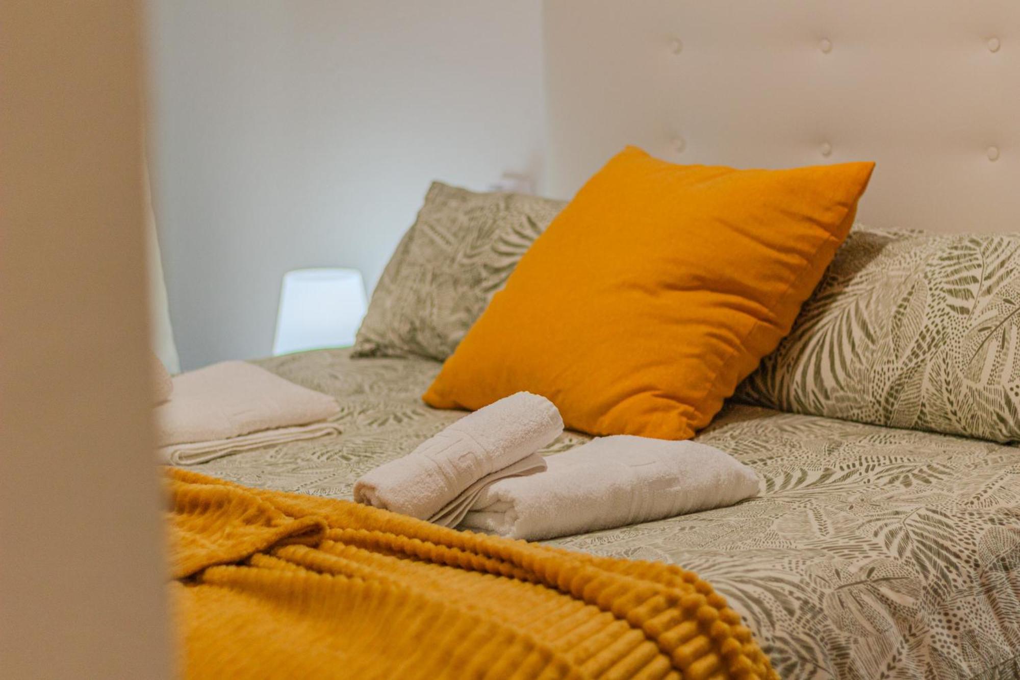 Menabrea Holiday House Near The Beach And Airport سانتا بولا المظهر الخارجي الصورة