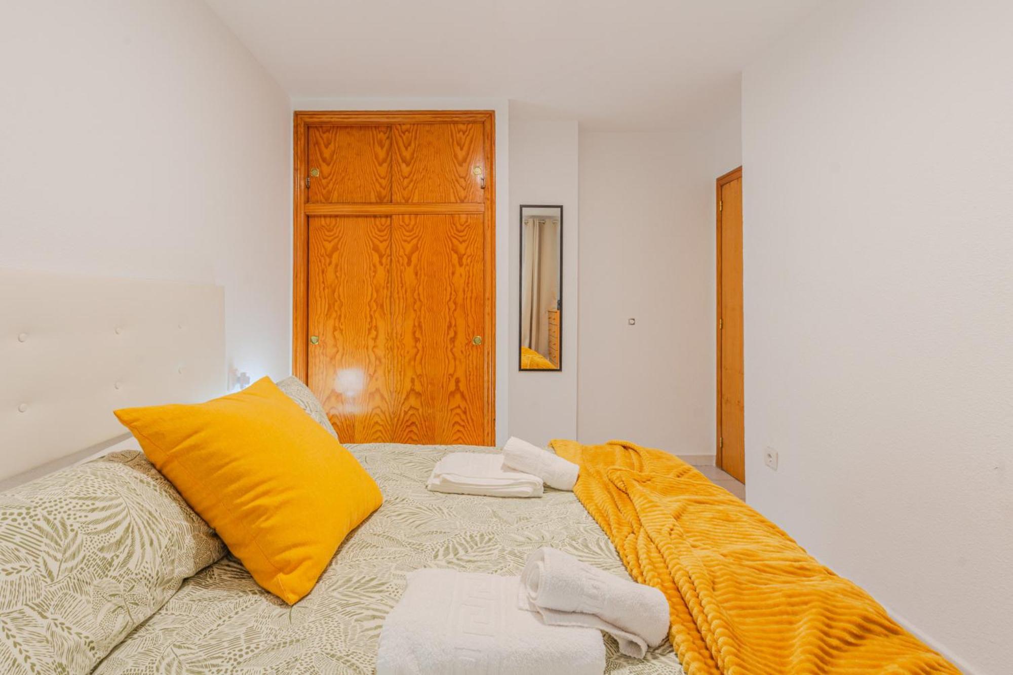 Menabrea Holiday House Near The Beach And Airport سانتا بولا المظهر الخارجي الصورة