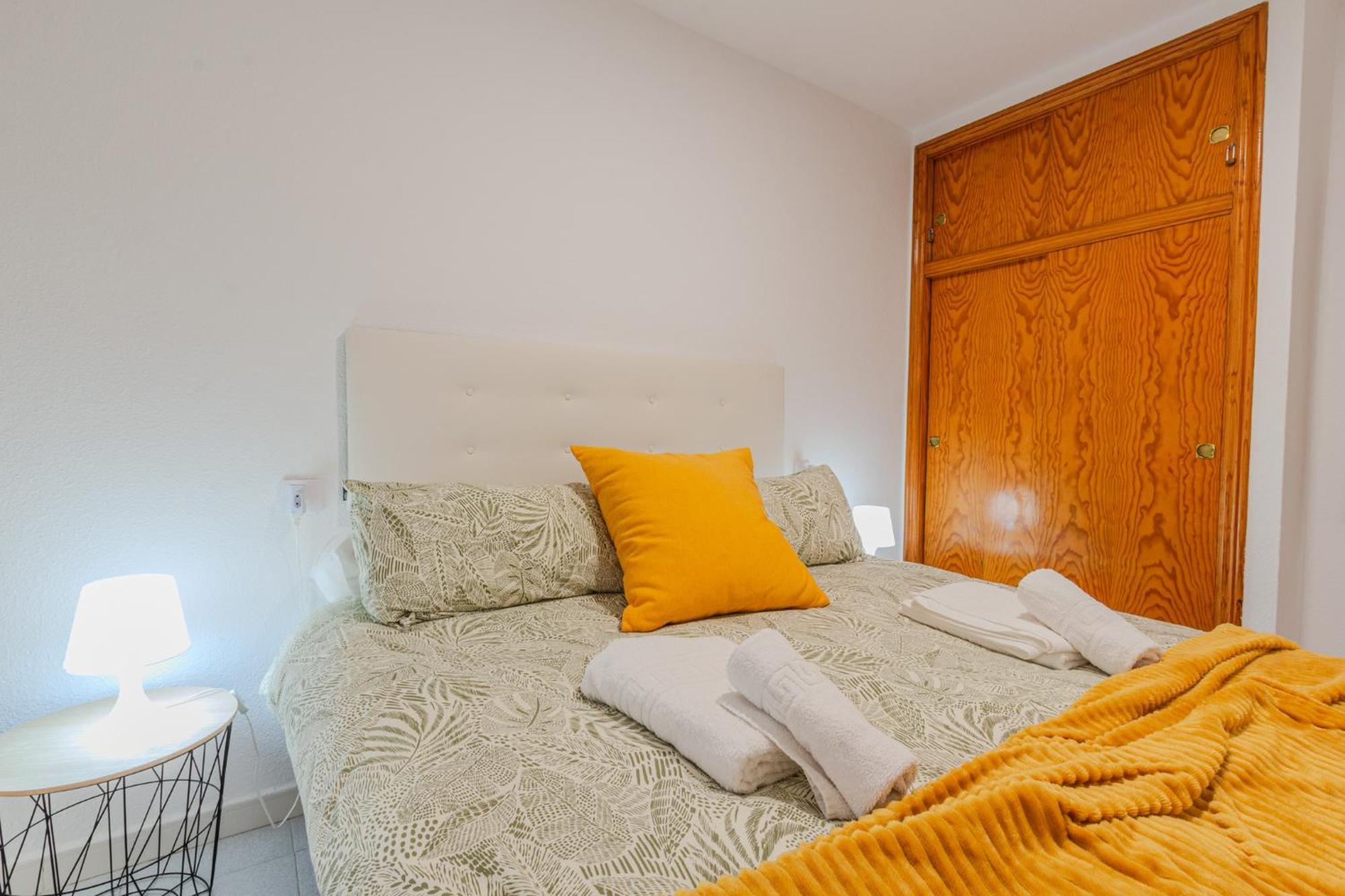 Menabrea Holiday House Near The Beach And Airport سانتا بولا المظهر الخارجي الصورة