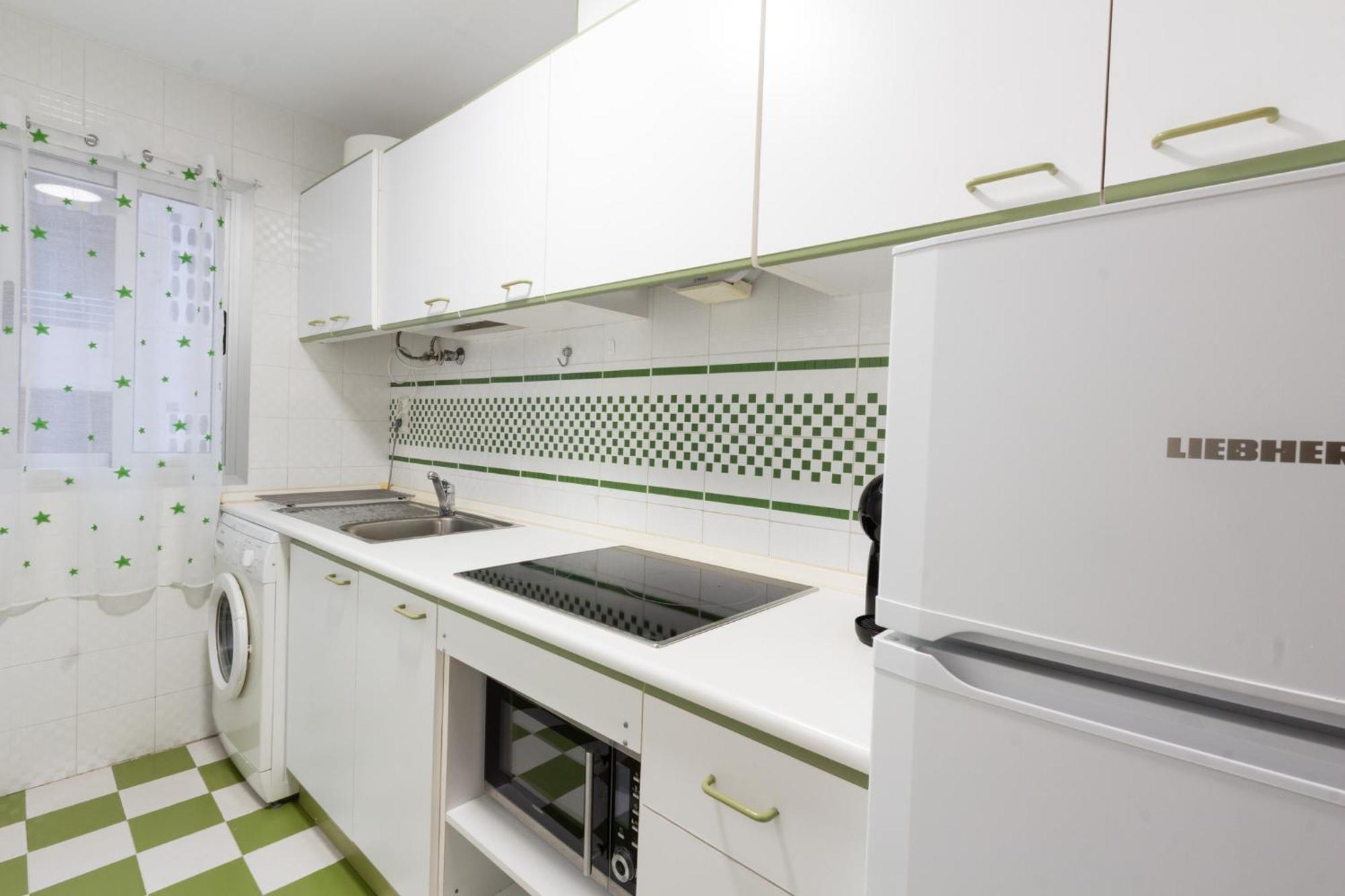 Menabrea Holiday House Near The Beach And Airport سانتا بولا المظهر الخارجي الصورة
